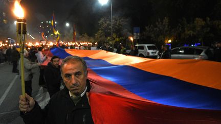 Des Arméniens manifestent contre la politique russe dans le conflit du Haut-Karabagh, à Yerevan, en novembre 2022. (KAREN MINASYAN / AFP)