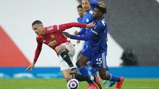 Mason Greenwood (Manchester United) et&nbsp;Wilfred Ndidi (Leicester), à l'occasion de la rencontre Manchester United-Leicester, le 11 mai 2021. (DAVE THOMPSON / POOL)