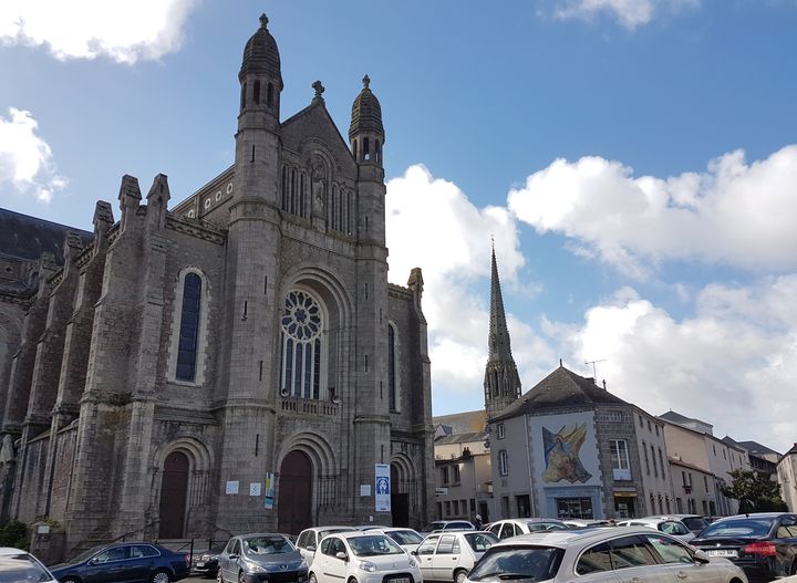 La basilique de Saint-Laurent-sur-Sèvre (Vendée), le 1er mai 2017. (ILAN CARO / FRANCEINFO.FR)