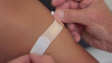 Covid-19 : nouvelles restrictions et pression maximale sur les non-vaccinés (France 2)