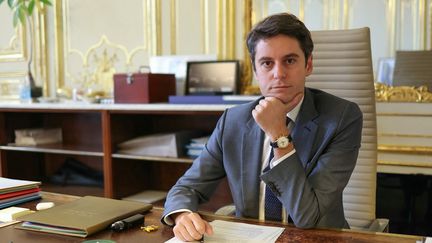 Le Premier ministre, Gabriel Attal, le 13 mars 2024 à Matignon. (THOMAS SAMSON / AFP)