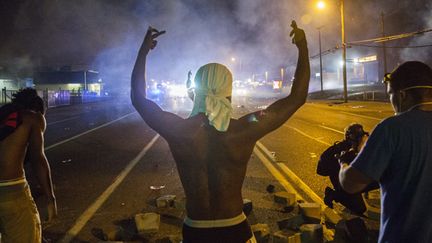 &nbsp; (Nouveau face-à-face tendu à Ferguson malgré le couvre-feu © Reuters - Lucas Jackson)