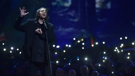 Le chanteur portugais Salvador Sobral est devenu le favori des bookmakers pour l'Eurovision 2017
 (Sergei SUPINSKY / AFP)