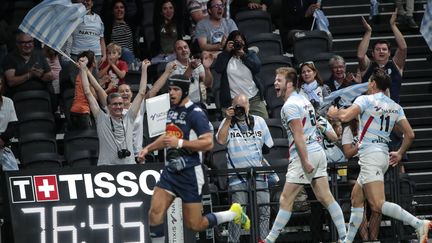 Louis Dupichot célèbre son essai devant Juan Imhoff lors de Racing 92 - Agen en Top 14 le 8 septembre 2018 (STEPHANE ALLAMAN / STEPHANE ALLAMAN)