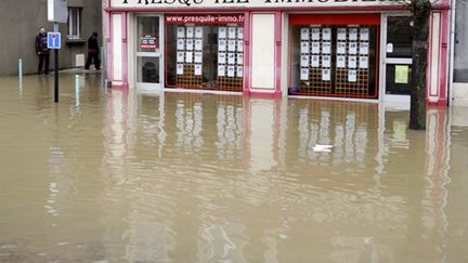 Inondations à Cherbourg (5/12/10) (AFP/DAMIEN MEYER)