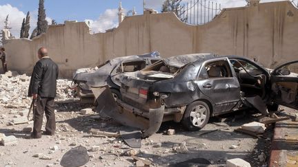 Sur les lieux d'un des deux attentats &agrave; la voiture pi&eacute;g&eacute;e qui ont frapp&eacute;&nbsp;Alep (Syrie), le&nbsp;10 f&eacute;vrier 2012. (bh/mro)