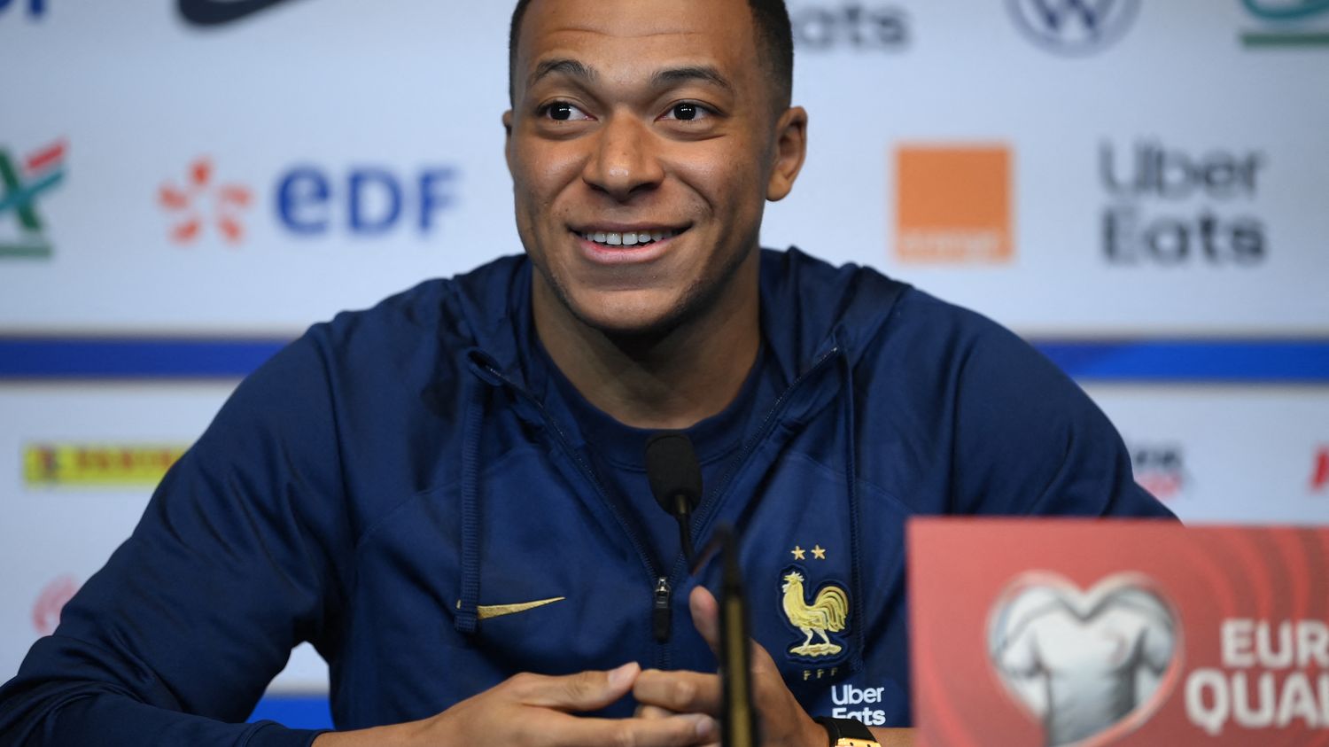 „Chcę otworzyć innym drogę do wyrażania siebie” – potwierdził Kylian Mbappe, nowy kapitan The Blues.