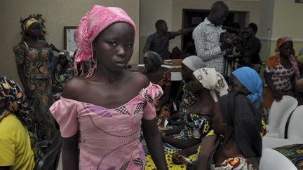 Des pourparlers entre le gouvernement et le groupe djihadiste Boko Haram ont permis la libération le 7 mai 2017 de 82 jeunes filles, enlevées à Chibok.

	  (STRINGER / AFP)