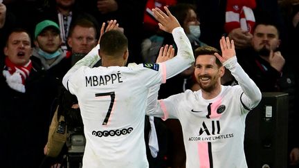 Mission accomplie pour le PSG de Messi et Mbappé, large vainqueur de Lille (1-5) dimanche. (DENIS CHARLET / AFP)