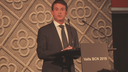 Manuel Valls a officialisé sa candidature à la mairie de Barcelone. Un pari risqué pour l'ex-Premier ministre qui a pris clairement position contre l'indépendance de la Catalogne. &nbsp; &nbsp; (france 24)