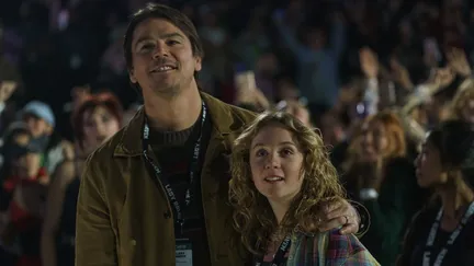 Josh Hartnett and Ariel Donoghue in "Trap" by M. Night Shyamalan (2024).  (2024 WARNER BROS. ENTERTENMENT INC.)