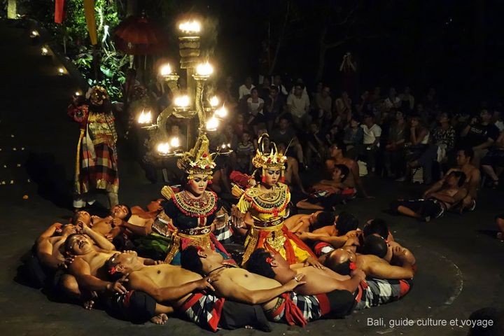 &nbsp; (Danse Kecak à Ubud © PY Tableau)