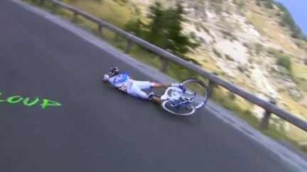 Le Français Thibaut Pinot chute dans une descente