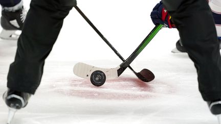 La fédération canadienne de hockey a été secouée par plusieurs affaires ces derniers mois (photo d'illustration). (MARK HUMPHREY / AP)