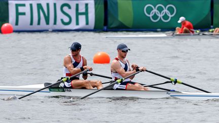 Matthieu Androdias et Hugo Boucheron ont décroché l'or olympique&nbsp;lors de la finale du deux de couple, mercredi 28 juillet à Tokyo. (KMSP via AFP)