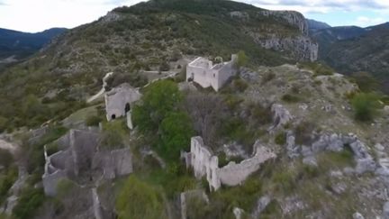 Le village abandonné de Châteauneuf-lès-Moustiers (Alpes-de-Haute-Provence) pouvait accueillir jusqu'à 600 habitants jusqu'au 19e siècle. Peu à peu, il a été déserté. (France 3)