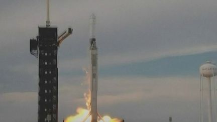 Un homme et une femme saoudiens ont décollé vers la Station spatiale internationale, dimanche 21 mai, dans le cadre d'une mission privée de l'entreprise américaine Axiom Space, qui durera dix jours. Un symbole fort pour la cause des femmes en Arabie saoudite. (France 2)