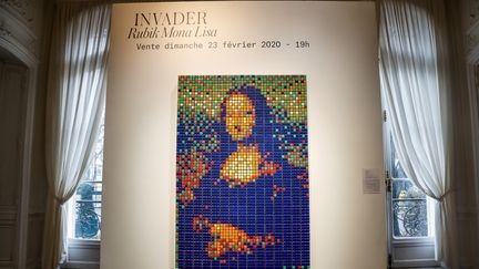 La Joconde en Rubik's cube du street artist Invader, en vente chez Artcurial.&nbsp; (FRANCOIS GUILLOT / AFP)