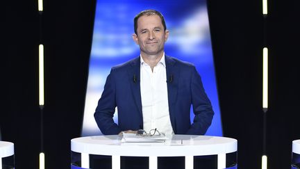 La tête de liste de Génération.s pour les élections européennes, Benoît Hamon, lors d'un débat entre candidats sur BFMTV, le 23 mai 2019. (STEPHANE DE SAKUTIN / AFP)