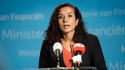 L'ex-secrétaire d'Etat aux Finances du gouvernement des Pays-Bas, Nora Achahbar, donne une conférence de presse à La Hague, le 15 novembre 2024. (LINA SELG / ANP / AFP)