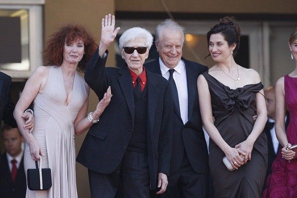 Alain Resnais en 2009 au festival de Cannes entouré de Sabine Azema, André Dussollier et Emmanuelle Devos
 (IP3 PRESS/MAXPPP)