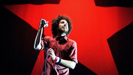 Le chanteur de Rage Against The Machine Zack de la Rocha sur scène au festival de Leeds (G-B) le 23 août 2008. (PHOTOSHOT / HULTON ARCHIVE / GETTY IMAGES)