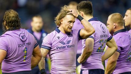 La déception de Stuart Hogg au coup de sifflet final d'Ecosse-Nouvelle-Zélande, alors que les Ecossais sont passés tout proches de l'exploit, dimanche 13 novembre 2022, à Murrayfield (JANE BARLOW / MAXPPP)