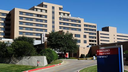 Une vue g&eacute;n&eacute;rale de l'h&ocirc;pital du Texas o&ugrave; un Lib&eacute;rien est mort et deux membres du personnel soignant ont &eacute;t&eacute; contamin&eacute;s depuis. (MIKE STONE / GETTY IMAGES NORTH AMERICA / AFP)