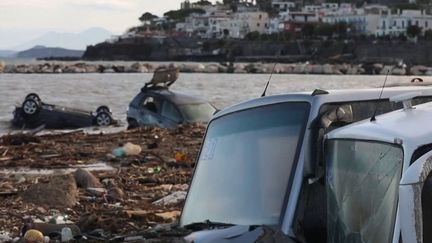 Italie : les pompiers à la recherche des disparus sur l'île d'Ischia