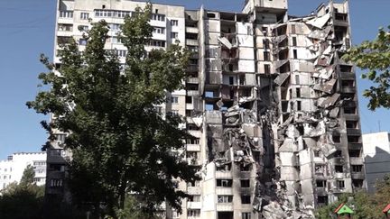 &nbsp;À Kharkiv, à l'est du pays, le quotidien est difficile pour les habitants restés sur place malgré les bombardements. (FRANCEINFO)