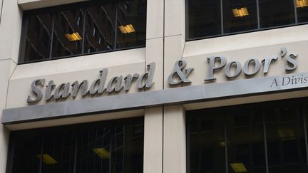 La fa&ccedil;ade du si&egrave;ge de Standard &amp; Poor's, &agrave; New York. (EMMANUEL DUNAND / AFP)