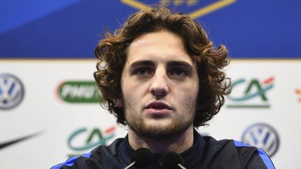 Adrien Rabiot a refusé de figurer parmi les réservistes de l'équipe de France pour la Coupe du monde de football 2018 en Russie. (FRANCK FIFE / AFP)