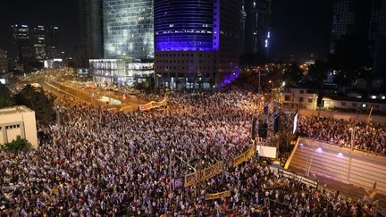 Des manifestants opposés au projet de réforme judiciaire à Tel-Aviv (Israël), le 27 mai 2023. (JACK GUEZ / AFP)