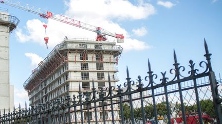 Des logements sociaux en construction porte d'Auteuil, à Paris, le 9 octobre 2015. (MAXPPP)