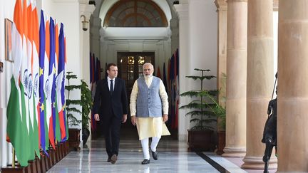 Inde : Emmanuel Macron inaugure une centrale solaire