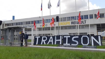 La blocage mis en place par les salariés de la Fonderie de Bretagne, le 28 avril 2021 à Caudan (Morbihan). (MAXPPP)