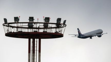 Un avion décolle d'un aéroport de Moscou (Russie). (MAKSIM BLINOV / RIA NOVOSTI)