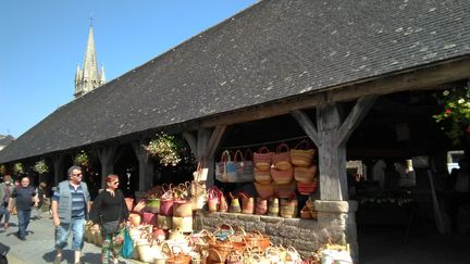 Les Halles de Questembert et leur marché des producteurs locaux.&nbsp; (MANON KLEIN / FRANCEINFO / RADIOFRANCE)