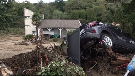 Les habitants de Limony (Ardèche) sont encore sous le choc après les inondations qui ont dévasté le village, emportant tout sur leur passage. Depuis hier, l'eau a laissé place à la boue et un sentiment d'abattement a envahi les habitants du village.