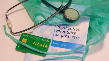 En r&eacute;action &agrave; l'assouplissement du droit &agrave; l'avortement pr&eacute;vu dans la loi sur l'&eacute;galit&eacute; homme-femme examin&eacute;e &agrave; partir du 20 janvier 2014 &agrave; l'Assembl&eacute;e, des d&eacute;put&eacute;s UMP proposent de d&eacute;rembourser l'acte. (DURAND FLORENCE / SIPA)