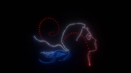 Nouveaux concurrents des feux d’artifices, les spectacles de drones lumineux sont de plus en plus utilisés dans les villes françaises pour des raisons environnementales notamment.