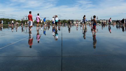 Le 25 août dernier sur le Miroir d'eau de Bordeaux.
 (NICOLAS TUCAT / AFP)