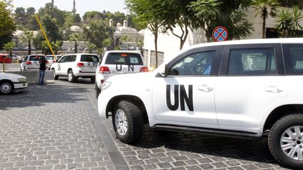 Les v&eacute;hicules des enqu&ecirc;teurs de l'ONU quittent un h&ocirc;tel de Damas (Syrie), le 26 ao&ucirc;t 2013. (KHALED AL HARIRI / REUTERS)