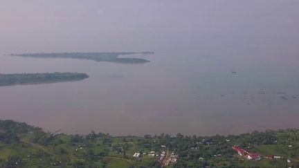 Le poumon de l'Afrique de l'Est, le lac Victoria,&nbsp;victime de nombreux fléaux,&nbsp;est en danger. Pour lui porter secours, la jeunesse se mobilise.&nbsp; (Capture d'écran France 2)