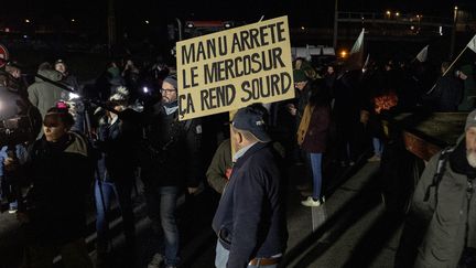 Les agriculteurs se mobilisent en Ile-de-France, des dizaines de tracteurs sur la N118 à Vélizy-Villacoublay le 17 novembre 2024. (SERGE TENANI / HANS LUCAS)