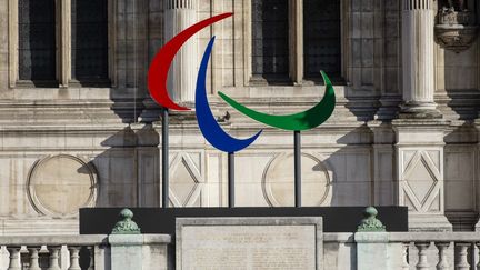 Le symbole&nbsp;olympique, à Paris, le 24 septembre 2021. (HUGO PASSARELLO LUNA / HANS LUCAS)