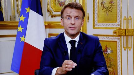 Emmanuel Macron lors d'un discours télévisé à la nation sur le thème du conflit entre Israël et le Hamas, prononcé depuis l'Elysée, à Paris, le 12 octobre 2023. (LUDOVIC MARIN / AFP)