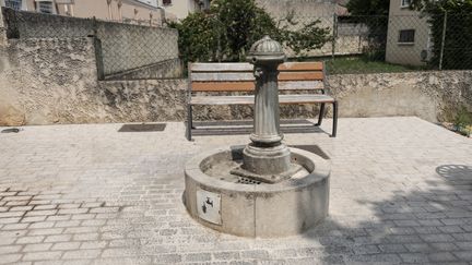 Une fontaine à sec, à Saint-Zacharie (Var), le 29 juin 2023. (MAGALI COHEN / HANS LUCAS / AFP)