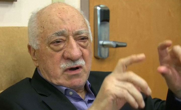 Sur cette photo, Fethullah Gülen, dans son bureau à Saylorsburg, en Pennsylvanie, aux Etats-Unis, le 16 juillet 2016. Il est exilé dans le pays depuis 1999. (REUTERS / Greg Savoy / Reuters TV)