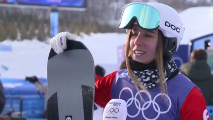 Julia Pereira de Sousa Mabileau, éliminée en demi-finale du snowboard cross, partage sa déception au micro de France Télévisions. (FRANCE 3)